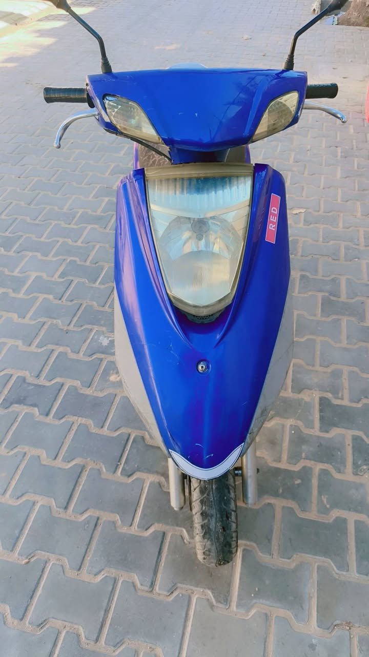 سلام عليكم دراجه بريز محرك ممفتوح شوفت عينك كفرات حلوه شغاله نكره سلف ابي وقت نقص ترتيب بصيط صالنصه جديد  بس صارت شغله بيها من تشتغل ناعمه بس من تمشي صوت رحت وديتها وحد كال اكلج وثاني كال قايش ابيع هل موجود السعر قفل من الاخير375 بغداد الشغله اللتصال ***********
