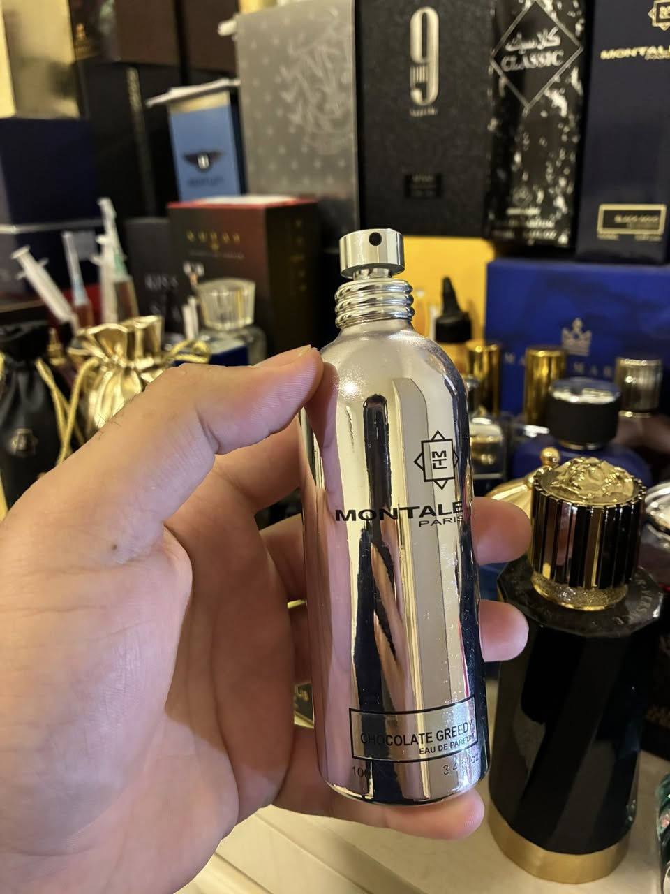 مرحبا شباب عساكم بخير
عطور اصلية للبيع الي يعجبة قطعة او شلع ماكو اي مشكلة و التفاصيل راح اذكرها لكل عطر 
1- Unique luxury Mushumaro Tester 35ml - 75,000
2- JPG le beau 20ml - 35,000
3- Azzaro the most wanted 45ml - 50,000
4- Montale chocolate greedy Tester 90ml - 50,000
5- Montale black oud intense Tester 90ml - 60,000
6- Vertus Serenade مستخدم رشات - 140,000
7- Amberful 40ml - 60,000
8- Atkinsons Oud save the king Tester 70-80ml - 75,000
9- Unique luxury Kutay مستخدم رشات - 175,000
10- polo ralph leuren red 80ml - 40,000
11- Afnan rare reef 35ml - 15,000
12- Dolce & Gabbana the one Gold 70-80ml - 90,000


**إذا كنت صاحب هذا الإعلان وتريد حذفه لأي سبب، رجاءا أرسل رسالة إلى الدعم الفني**