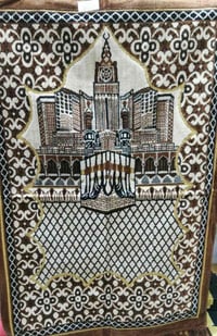 سجادة صلاة • ١٧ قطعة • توصيل