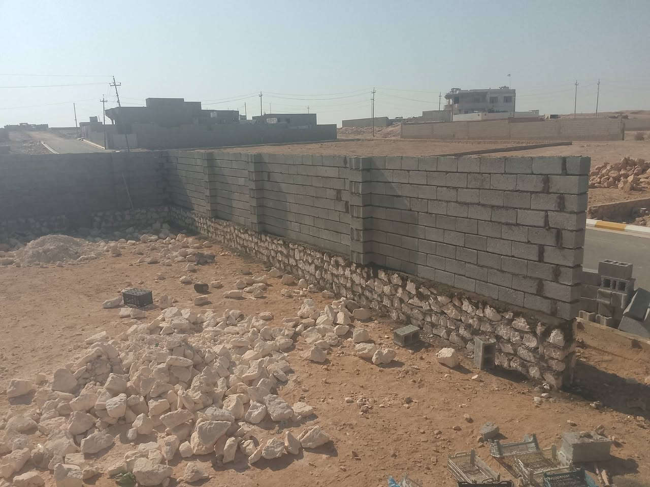 سلام عليكم من رخصت دمن يوجد بنا بلوك حجر شغل درجه اولا لتواصل خاص او يتصل عل رقم ***********
