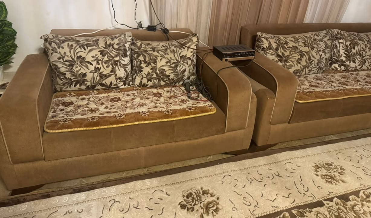 تخم للبيع 2 صغار ، 1وسط ، 2كبار
نظيف وقوي 450 وبي مجال 
للتواصل ***********
