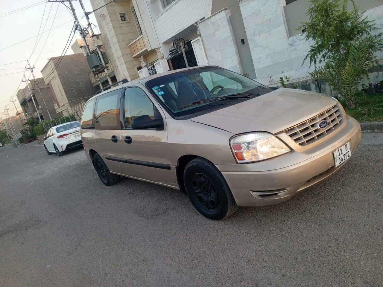 السلام عليكم فورت وند استار موديل 2007رقم بغداد دولي بسمي السياره مكفوله كير محرك وكشر بدون صبغ كفاله عامه تبريد ثلاث قطع السياره كلش جديده بيه نقص بس دبل خلفي مكان بغداد حي العامل خلف البانزيخانه السعر 69وبيه مجال حك الجيه والشراي يتصل *********** ويدلل
