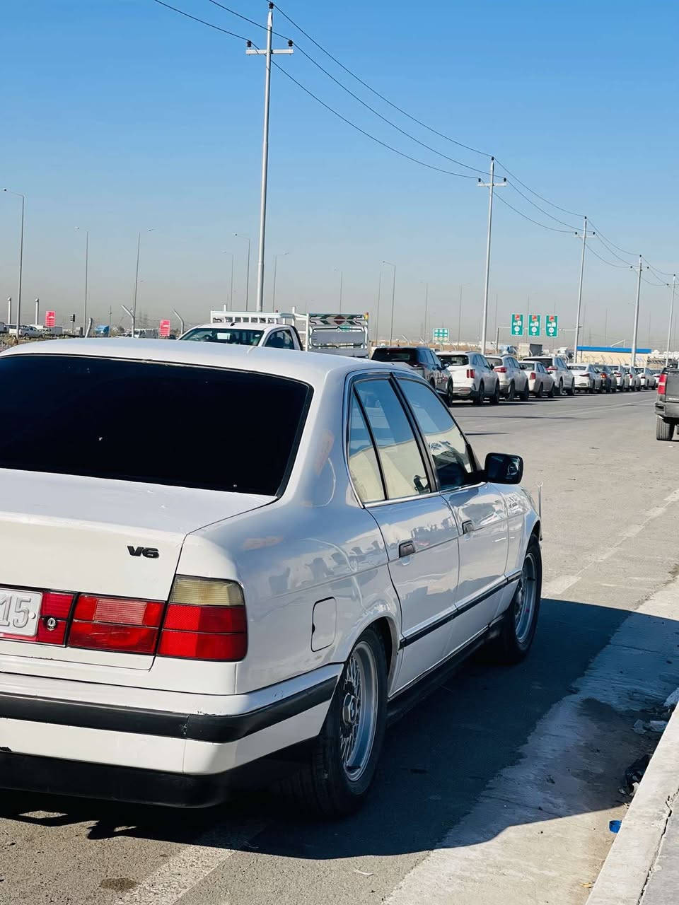 ناو BMW 
رەنگی سپی بەفری 
مۆدیل 1991
مواسەفات 
20 گێر عادی سلاید 
2 جام کارەبای 
بەرەدەرگایی فۆرمیکا 
رەقەم و سەنەوی ژینگەو رێگاوبانی هەمووی نوێییە تا ٢٠٣٠ هەمووشتێکی تازەیە هەزەش نوێیە 
چوارتایی نوی بۆ بەستراوە 
وەکو دەحم هیچ هیچی نییە بۆیاخ یەک چامەلغی پەمپە دوو جێگای بچووک سبغی بچوکە بە دوو پارچە دەی فرۆشم سعري ٥٩ مجال ***********
