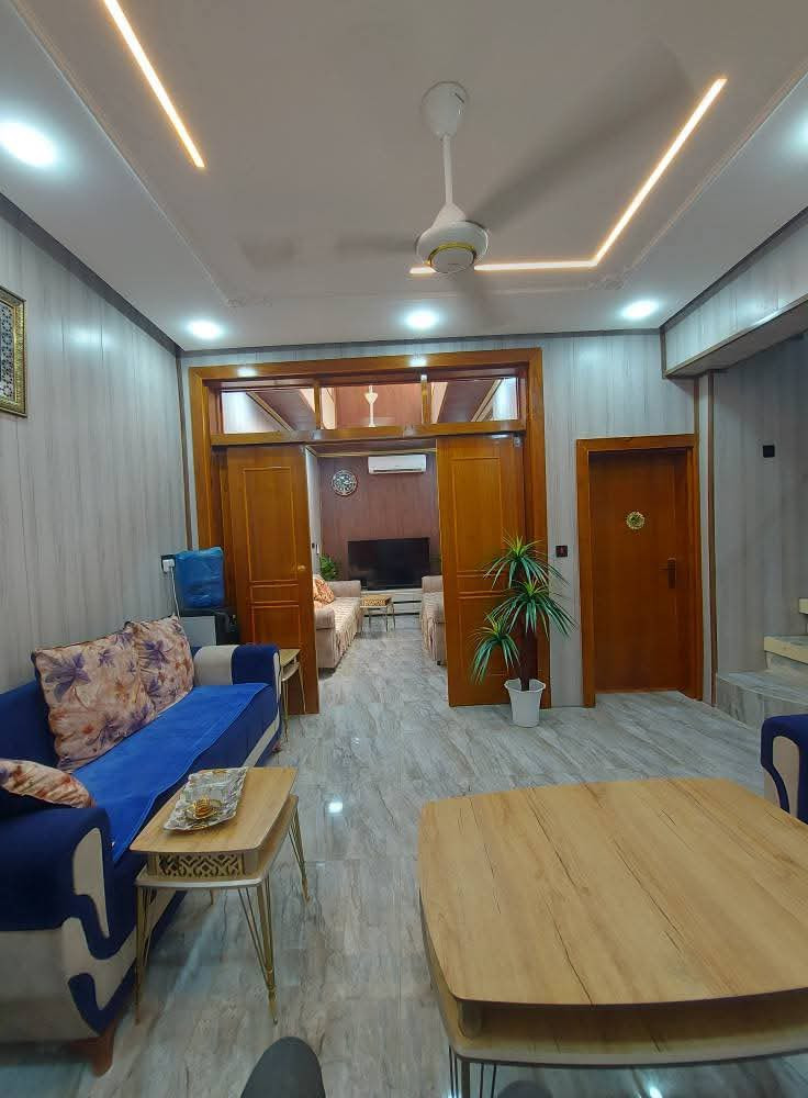 🏡 للبيع دار سكني في بعقوبة الجديدة
📍 نهر الحجيّة – قرب المنتزه
🔹 مواصفات الدار:
📐 المساحة: 80 متر مربع
الطابق الأرضي:
 • غرفة نوم عدد (1)
 • صالة
 • هول
 • مطبخ
 • صحيات
الطابق الأول:
 • غرف نوم عدد (2)
 • سطح أول + سطح ثاني
💰 السعر: 220 مليون وقابل للتفاوض (بي مجال)
📞 للاستفسار والاتصال:
***********
أ. قصي خليفه
✨ دار مرتب وموقع مميز
جاهز للسكن فوراً 🏡
