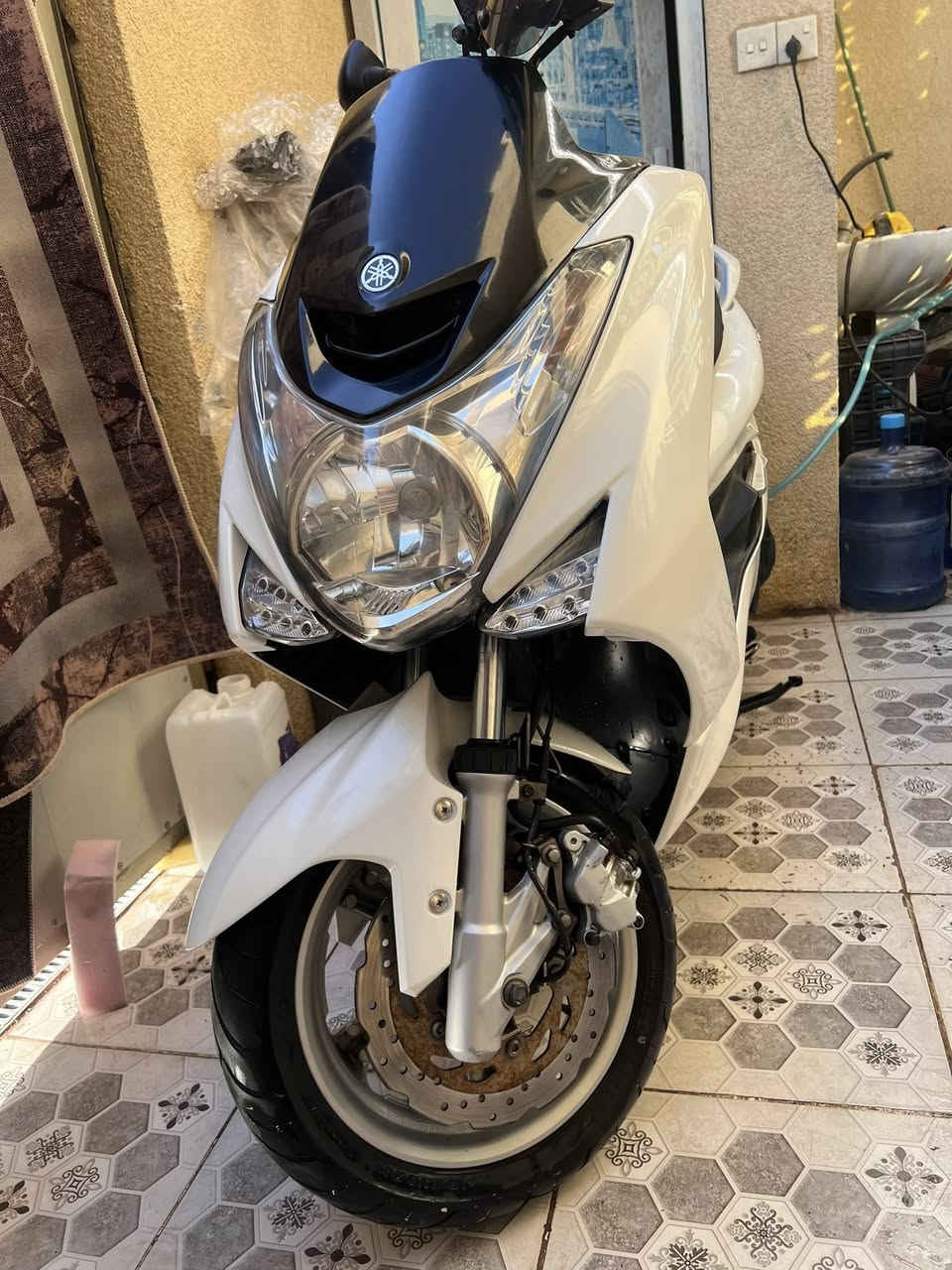 سلام عليكم للبيع
يوماها ماجسته اس ياباني قبق نفخ حديث 
دراجه جديده جديده كلش مال رمبه مصالها سبوع من نازله كفاله من طول للطول إذا زلخ واحد بل كفر راجعه مكينه كهربائيات كلهن كفاله جيب شكو فيتر تعرفه وتعال الماجسته معروفه بل رزانه ولمشي مالتها  
عنواني بغداد شعب 
رقمي *********** هاذ واتساب 
رقم التصال *********** 
سعر دراجه 13500 دولار او 13ورقه ونص وبيها مجال للشراي واني خادم
