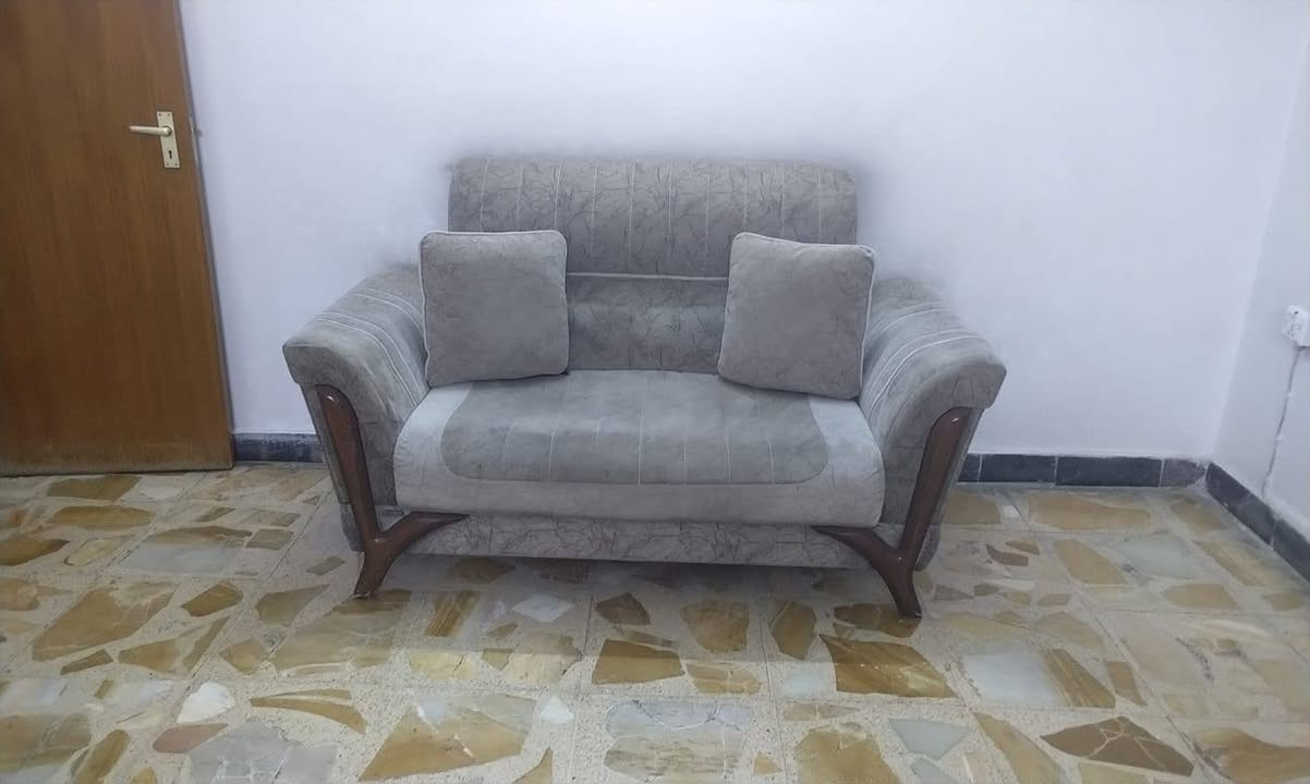 تخم عشر مقاعد  السعر ٦٠٠الف


**إذا كنت صاحب هذا الإعلان وتريد حذفه لأي سبب، رجاءا أرسل رسالة إلى الدعم الفني**