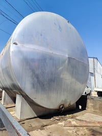 خزان سعه 10الف التر    مستعمل  كاز    هاتف 07728517179