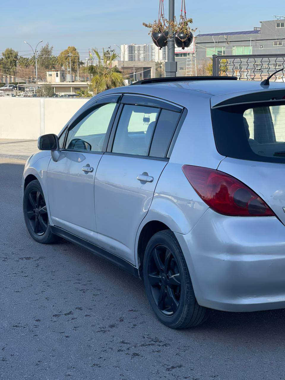 نیسان فێرسا مۆدێل 2012مواسەفات فول فول SLگێر مەکینە تەبرید هموی بە شەرت چوار تایە نوێ سبوخ بەس بۆلنت بێ ژورێ ئەرباک هموی بەشەرت سحری ٨٨ مجال شوێن هولێر *********** أربيل, العراق
