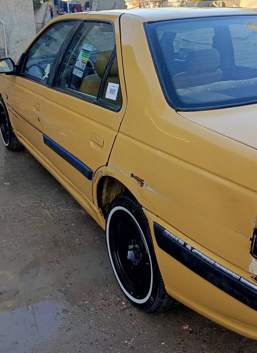 السلام عليكم 
بيجو بارس 2015 بغداد 
تخم تاير جديد خط ابيض
تبريد شغال 
حداديه جديدة
كير ومحرك فرنسي 
سنوية بشهر السابع تسقط 
بيهه طخات كما موضح بالصور 
والسيارة جاهزة من كلشي بس ناقصهة باتري لأن البيهه نص عمر 
عنواني بغداد الشعلة 
رايدهه ب33 وبيهه مجال للشراي 
للاتصال *********** 
شراي خابر وتدلل
