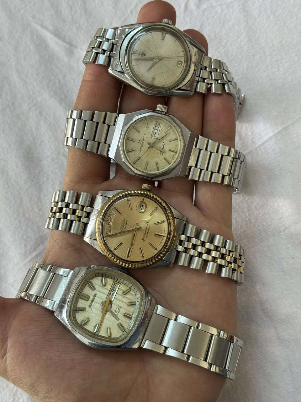 مجموعة ساعات للبيع
اتوماتيك/ تكويك 
سويسري / روسي 
فلكا
جنس ماتك
انفكتا 
هلسن
كلهم شغالين
سعر الكل 400 الف 
يوجد توصيل لجميع المحافظات 
***********
