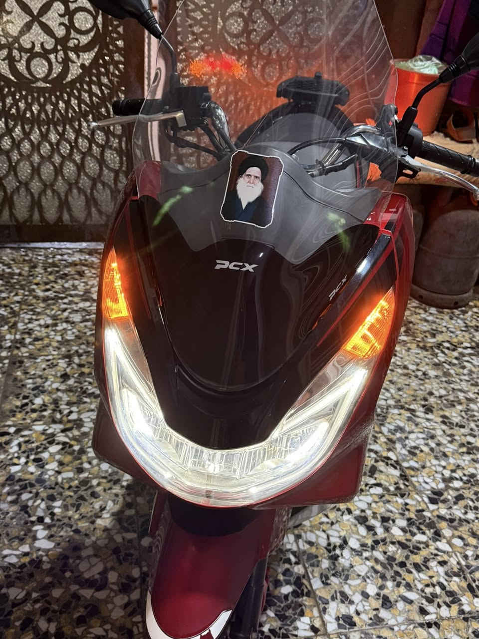 سلام عليكم للبيع فقط دراجه pcxجيل الثاني 125cc لون مميز دراجه جديده امانه الله خير من الله شلعه معدل مكينه كفاله دراجه مكفوله كفاله من تبديل كفر من صبغ ياباني مو ماليزي ستان كهرباء سايد بريك جامه طويله حساس ازدحام للبيع السعر 17للتواصل ***********مو شراي لا تتصل 👍
