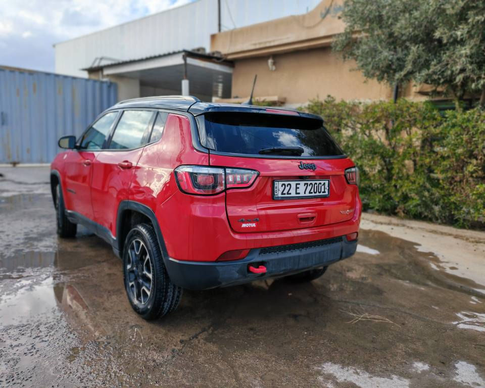 Jeep compas 2020 
فوول مواسفاتە سەقف ڕەش کوشین جلدە دەبل ئەکسل شاشەگەورەیە  چاملغ و بستێک بۆنیتی سبوغە بێ ناو بێ ئێرباگ
*********** أربيل, العراق
