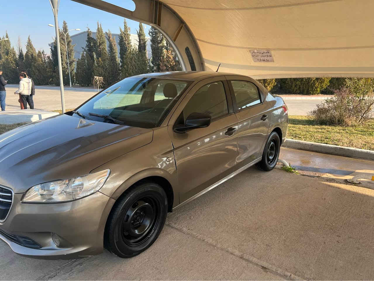 بیجۆ ۳٠۱ مۆدێل ۲٠۱٥ 
گێڕ و مەکینە بە شەرت 
سەیارەیەکی بێ مەسرەف
۳ پارچەی بۆیاخە ۲ دەرگا و بۆنیت  بێ ناو گرتن 
۱٥ وەرەقەی غرامە تیایە دەیگێڕمەوە 
هیچ مەسرەفێکی تیا نییە و هیچ گڵۆپێکی سەر شاشە و خەلەلی دانەگیرساوە 
*********** السليمانية, العراق
