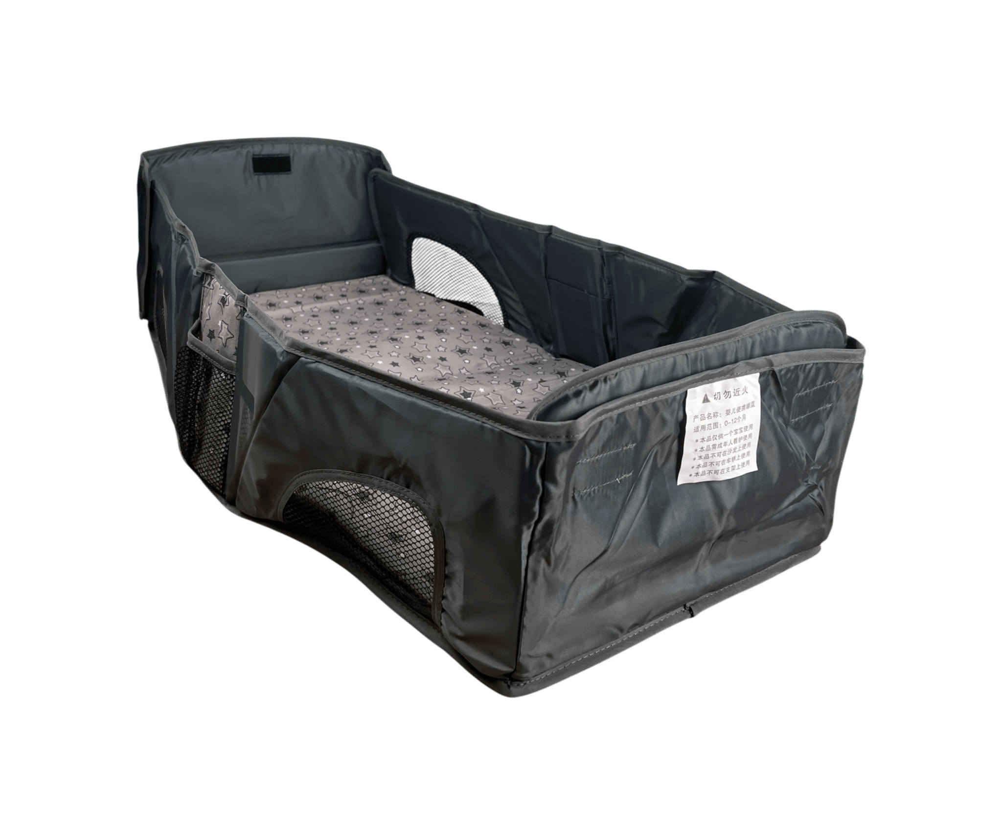 توصيل مجاني كافه المحافضات
سرير طفل محمول  مواصفات👇
سرير طفل محمول على شكل حقيبة

الاستخدامات

سرير آمن ومريح لنوم الطفل أثناء السفر والتنقل.

مناسب للرحلات، الزيارات العائلية، الفنادق، والنزهات.

يُستخدم داخل المنزل كسرير مؤقت أو إضافي للطفل.

حل عملي للأهل الذين يحتاجون مكان نوم ثابت للطفل خارج البيت.

المميزات

تصميم ذكي قابل للطي بالكامل ليصبح على شكل جنطة سهلة الحمل.

مزود بحزام حمل لتسهيل التنقل باليد أو على الكتف.

جوانب شبكية تسمح بمرور الهواء وتوفر تهوية ممتازة للطفل.

توفر الجوانب الشبكية رؤية واضحة للطفل لزيادة الأمان.

قاعدة داخلية مبطنة ومريحة بنقشة لطيفة مناسبة للأطفال.

حواف مرتفعة تساعد على حماية الطفل أثناء النوم.

سهل الفتح والتركيب بدون أدوات.

خامات متينة وخفيفة الوزن مناسبة للاستخدام المتكرر.

قياس المنتج وهو مغلق:

الطول: 45 سم

العرض: 11 سم

الارتفاع: 37 سم

ابعاد السرير: طول 70 سم عرض 42 سم ارتفاع 20 سم

محتويات الصندوق

سرير طفل سفري محمول (مطوي على شكل جنطة).

قاعدة داخلية مبطنة.

حزام حمل مدمج.

الملاحظات

مناسب للأطفال الرضّع وصغار السن.

يُستخدم دائمًا على سطح مستوٍ.

يُنصح بعدم ترك الطفل دون إشراف.

المنتج لا يحتوي على هيكل معدني صلب، تصميمه خفيف وسفري.


**إذا كنت صاحب هذا الإعلان وتريد حذفه لأي سبب، رجاءا أرسل رسالة إلى الدعم الفني**