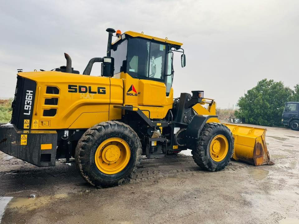 شفل للبيع 
حجم : 36
LG
موديل :24
مكان  ناصريه 
***********
