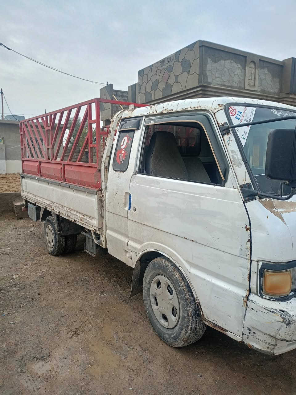 السلام عليكم 
كيا بينكو للبيع 
موديل 1995 
خانه وربع بودي طويل 
سنويه 2029 حصه كاز باقيه عل تسلوم
 السعر 45 وبيها مجال
وشرط التحويل 
رقم الموبايل ***********
