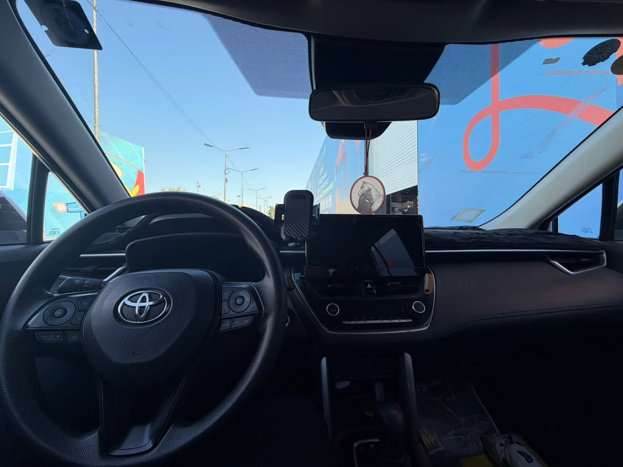 السلام عليكم كورلا كروز البيع موديل 2025ماشيه 25الف مكفوله كفاله عامه السعر اتصل تدلل ***********
