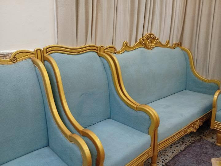 السلام عليكم دتخم حطاطه للبيع اربعه مقاعد كبار وخمس مقاعد صغار سعر 750 وبي مجال المكان الفلوجه شارع اربعين وره احمد ياسين الاتصال عله رقم ***********موجود بي واتساب
