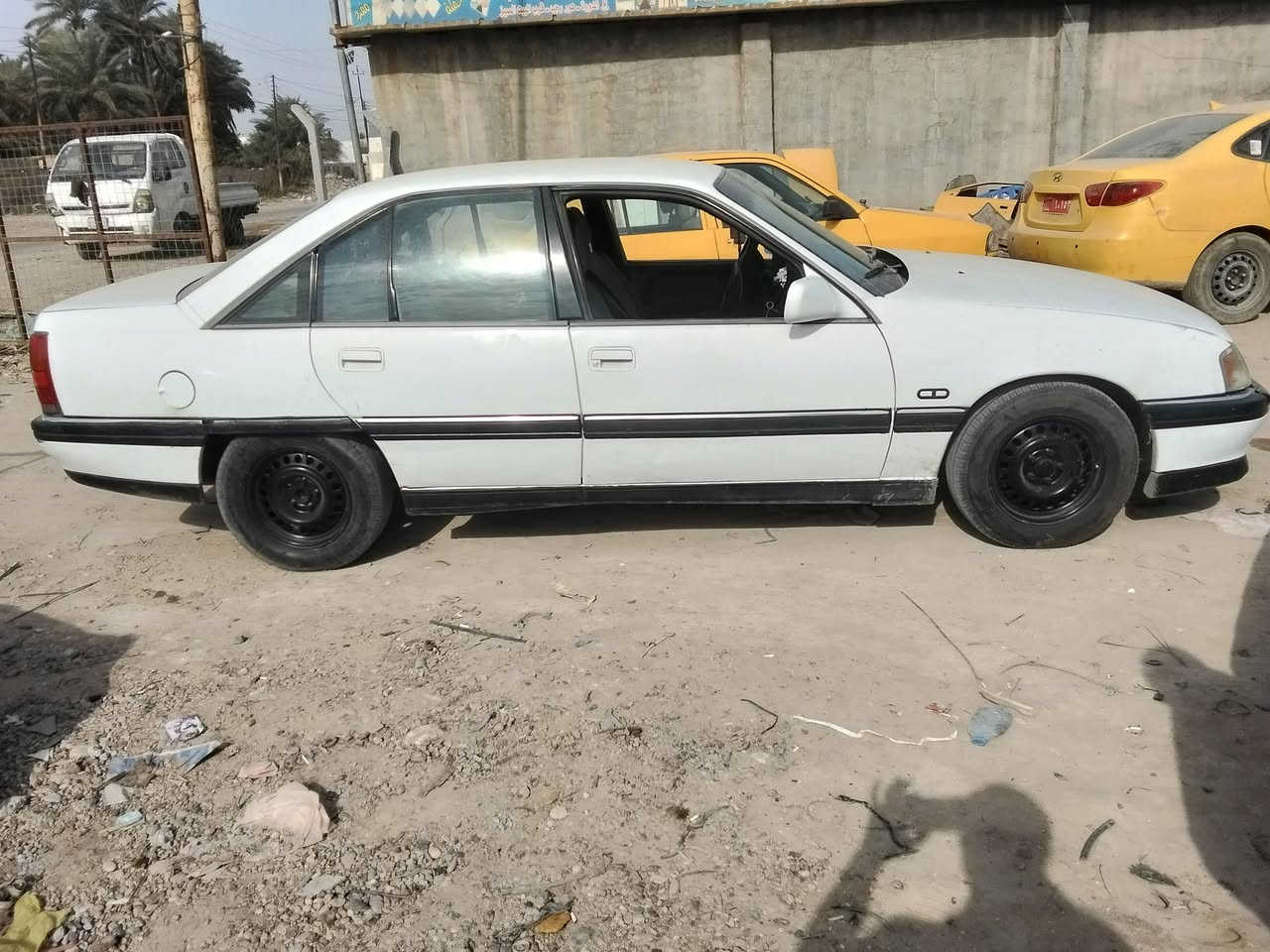 السلام عليكم اوبل اوميجا للبيع جير ومحرك غير من الله تخوم تاير نظيف مكاني دوره هو رجب السعر 35 وبيها مجال ***********
