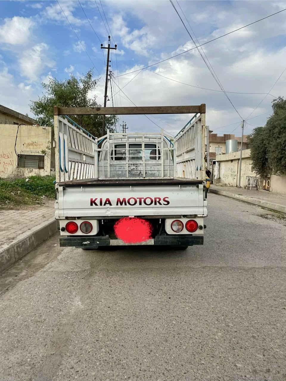 السلام عليكم كيا حمل 2700 رقم كركوك بأسمي مصفره ظريبه موديل 2020 طخم تايرات جديد حدادية جديدة السيارة خير من الله سعر 130$ وبيها مجال بسيط 
***********
