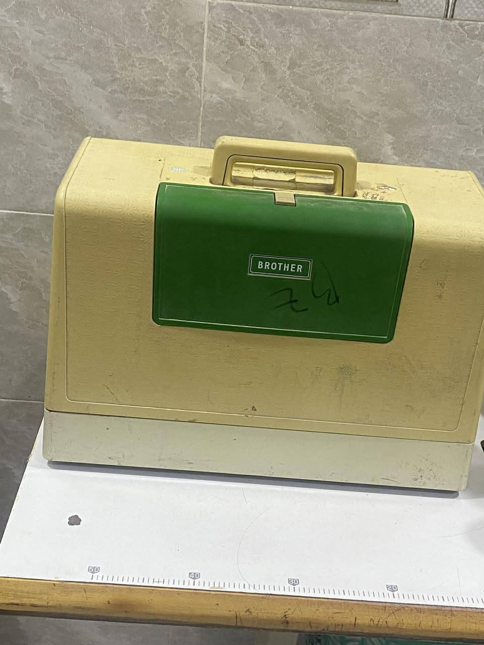 السلام عليكم مكلف بالنشر
مكينة خياطة للبيع النوع برذر ياباني بيه جهاز حمايه
 مستعمله شي بسيط  كولش وبيه انواع التطريز 

 السعر 150 وبيه مجال للاستفسار على خاص او اتصال بي على الرقم *********** واتساب.
