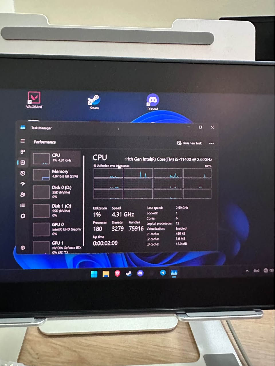 كل القطع من براندات راقية 
i5 11400
RTX 3060 12GB zotac gaming
RAM 16 ddr4 8x2 crosair
storage
1- NVME 256GB Lexar
2- NVME 1TB WDC

MB gigabyte z590 vision g 
psu gigabyte aorus ap750gm ( 750w )

الشاشة 
msi mag 256 اعتقد هيج اسمهة
180hz , FHD , 25" , IPS
وبيهة اعدادات هواي بيهة خدش بسيط

سعر الكيس مع الشاشة 1,350,000 دينار يعني 900 دولار
السعر بي مجال بسيط
اي استفسار خاص او عالرقم
*********** أربيل, العراق
