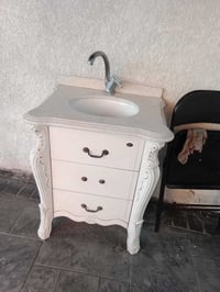 مغسلة • نظيفة • للبيع