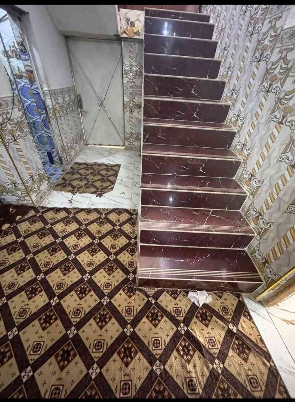 ألسلام عليكم بيت البيع كوت حي جوادين غرف نوم أثنين5×4صاله 9×5أستقبال 6×4.5  وألاستفسار ع هاذ رقمم
***********
***********
