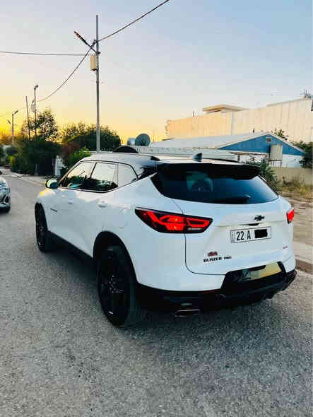 بسم الله الرحمن الرحيم 

2023 Chevrolet Blazer RS Full option 

⚡سعر_28700$ ⚡

سيارة كلين بدون صبوغ

حجم المحرك V6 سلندر (3.6L)
  
عداد المسافة 41000 mile

المواصفات:

بصمة تشغيل
5 كاميرات 360 درجة 
بصمة أبواب
تشغيل عن بعد
صندوق شفط كهربائي  
سقف بانوراما 
كشنات جلد
كشنات تدفئة+ تبريد 
كشنات اهتزاز 
استيرن تدفئة
دشبول ديجيتال
شاحن موبايل Wireless 
رادار امامي (تحديد مسار) 
رادار جانبي (نقاط عمياء)
رادار خلفي (تحذير من الاصطدام) 
شاشة كبيرة لمس
حساسات خلفية+ كاميرا
اندرويد أوتو Android Auto
كار بلي Apple Car Play
مانع انزلاق+ABS
منافذ AUX+USB
توقف ذاتي Auto Stop
مثبت سرعة
تحكمات استيرن 
هاند بريك بصمة
وبقية المواصفات موضحه بالصور
0785 311 4813 WhatsApp 

مكان السيارة اربيل أربيل

