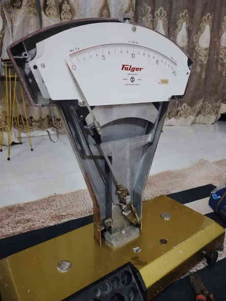 السلام عليكم
ميزان ايطالي مؤرخ ١٩٥٥ مصنوع من الالمنيوم الثقيل مع اوزان نحاس عدد ٦ نحاس نضافة الميزان (70٪)
. السعر ٧٥ ويوجد توصيل ***********
