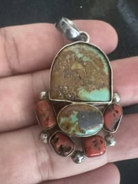 حجر فيروز • مرجان احمر طبيعي • مجوهرات