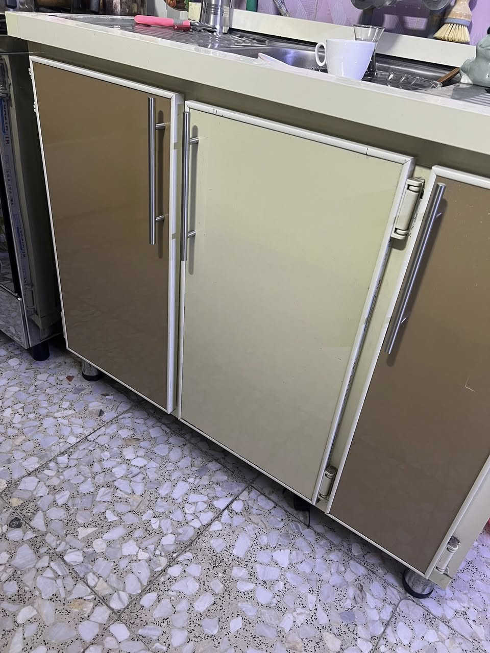 السلام عليكم غراض مستعمله نظيفه للبيع الاتصال ***********
