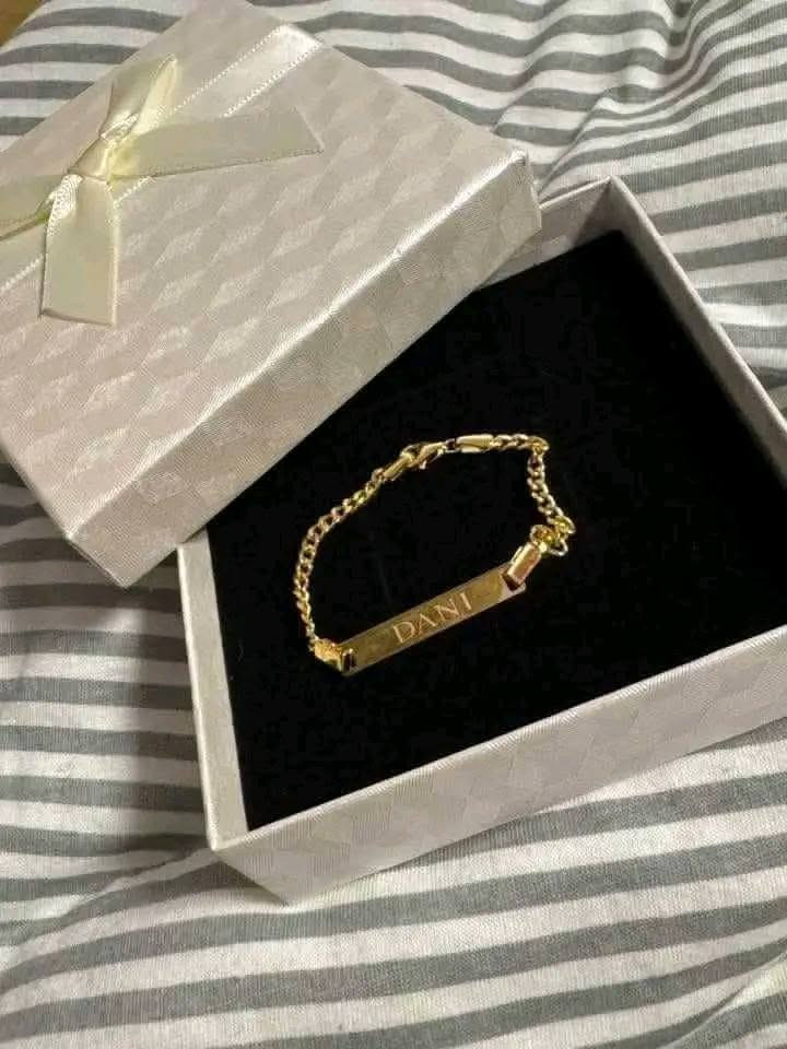 شوفولي هالكياتة 😍
بلاك بيبي فضي او ذهبي✌🏻
بالاسم والسلسة يلي بدك ياها😍وأفخم من هيك مافي👀
السعر....
مع اضافات....
بلاك الزيركون....


**إذا كنت صاحب هذا الإعلان وتريد حذفه لأي سبب، رجاءا أرسل رسالة إلى الدعم الفني**