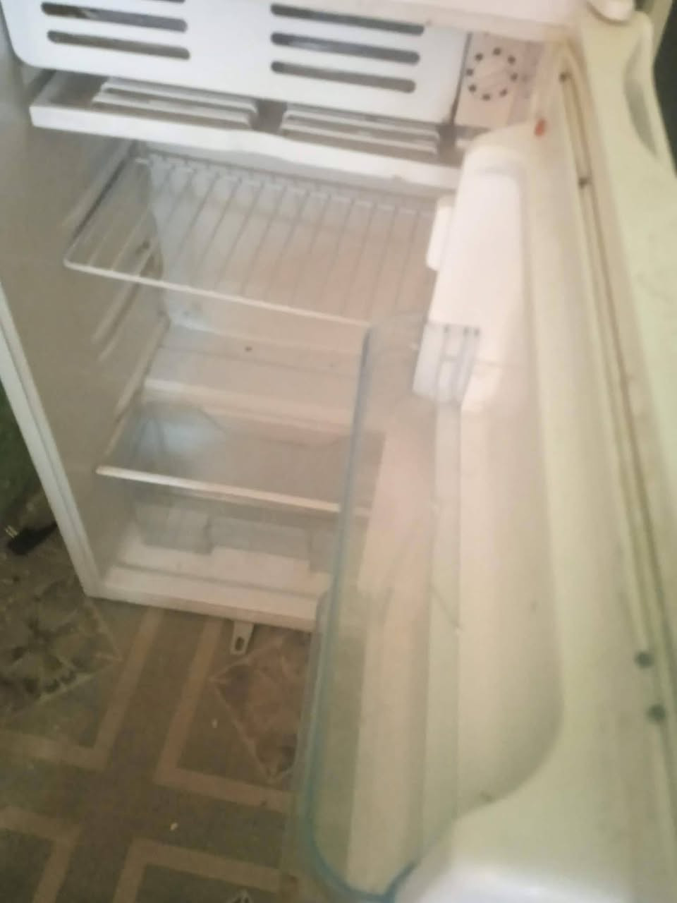 السلام عليكم ثلاجه للبيع  سعره ٨٥ وبيه مجال نضيفه ماداخله تصليح


**إذا كنت صاحب هذا الإعلان وتريد حذفه لأي سبب، رجاءا أرسل رسالة إلى الدعم الفني**