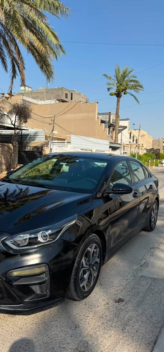 السلام عليكم 
للبيع فقط 
فورتي اسود 
موديل 2019 
المواصفات 
محرك 2000كفاله
تحديد مسار 
رادار كأمره دوار 
وصور الحادث ناشرها 
حادثها صبغ يم الرقم الخلفي فقط
السعر 117$قفل 
العنوان زيونه 
موبايل ***********
