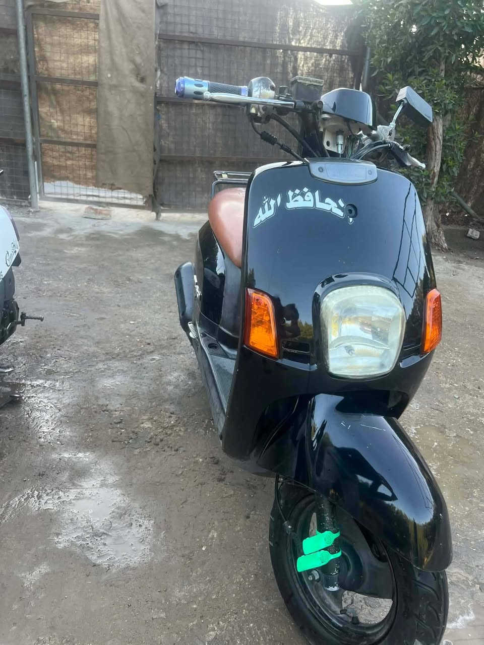 السلام عليكم بوليس. نضيفه اكفلك محرك. ما مفتوح. ابد   نواقص قليله بيها.  سعرها 300. الف مكاني بغداد  رقمي ***********
