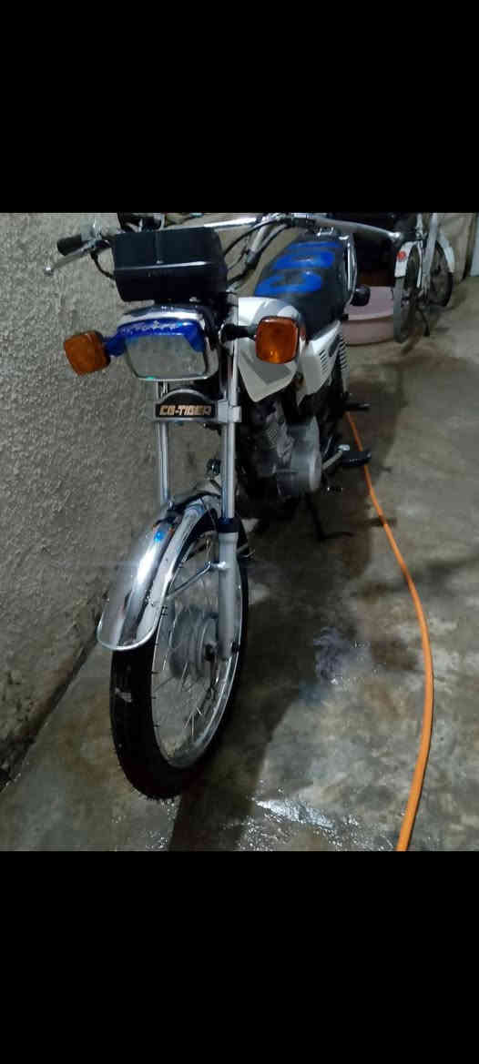 السلام عليكم دراجه ايراني تايكر جاهزه والتايكر بعد معروف بل متانه والقوه أوراق مديل 2020
مكان بصره أربع شوارع السعر 750 $
***********
