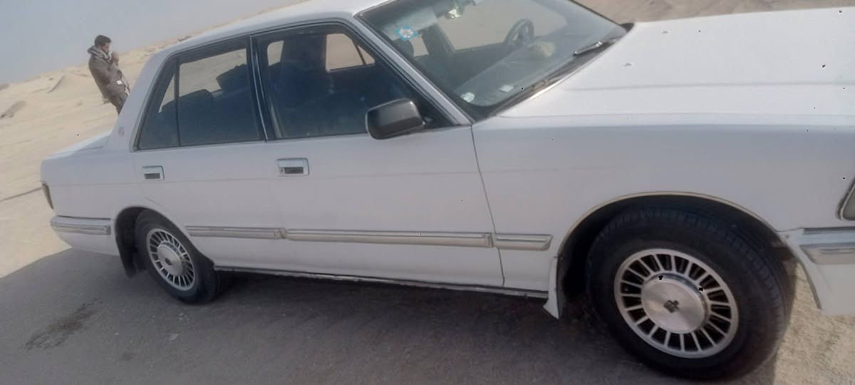 سيدان أيسر ابلاد اوتوماتيك موديل ٩٠ السياره ابلاديه مكفوله كفاله عامه تخم تأير  حداديه جديده تبريد شغال السعر ٧٧ وبيه مجال المكان سوق الشيوخ ***********
