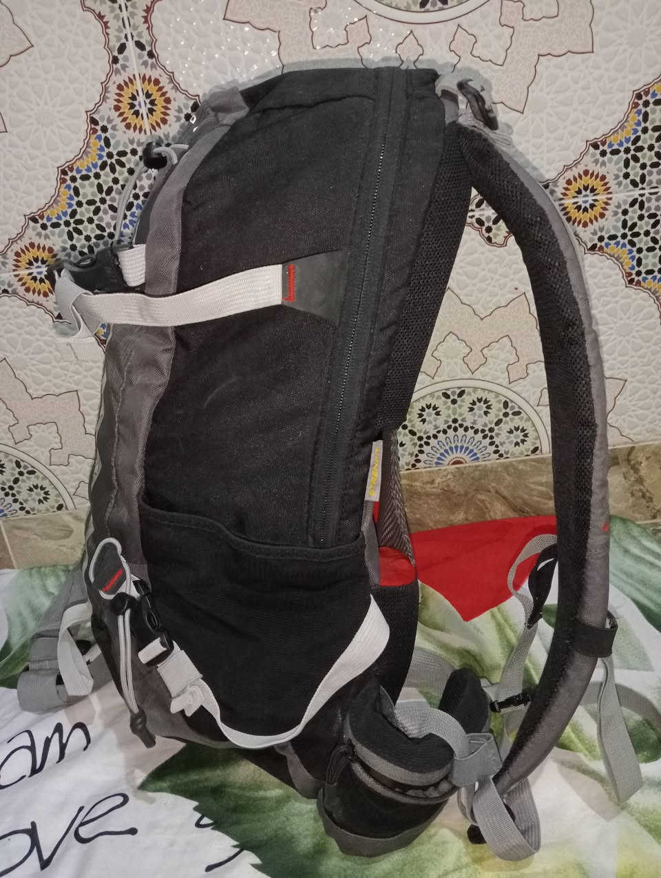 🎒 sac trip Quechua Forclaz 22 AIR للبيع -
المميزات: 
نظام AIR COOLING للتهوية، جيوب بزاف، خفيف.
معاه Rain Cover أصلي ضد الماء. 
الحالة: ممتازة، نقي 100% 
الثمن في الخاص او الواتساب 0771671214


**إذا كنت صاحب هذا الإعلان وتريد حذفه لأي سبب، رجاءا أرسل رسالة إلى الدعم الفني**