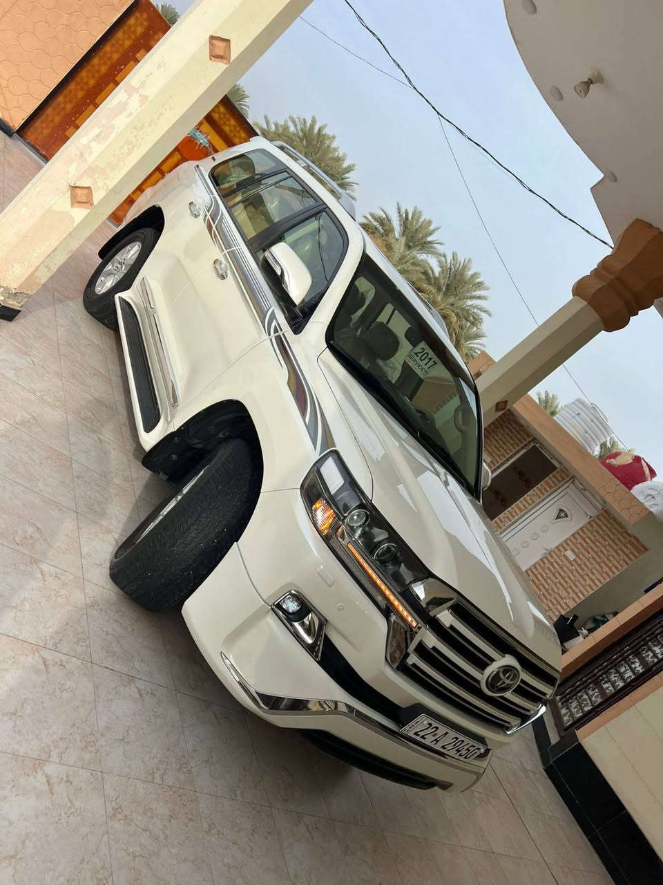 السلام عليكم ورحمة الله وبركاته للبيع لاند كروز 2017ماشيه 65الف السيارات اخت الزيرو  رقم اربيل دولي السيارات جاهزه من كلشي مكان واسط صويره الانتصال ***********
