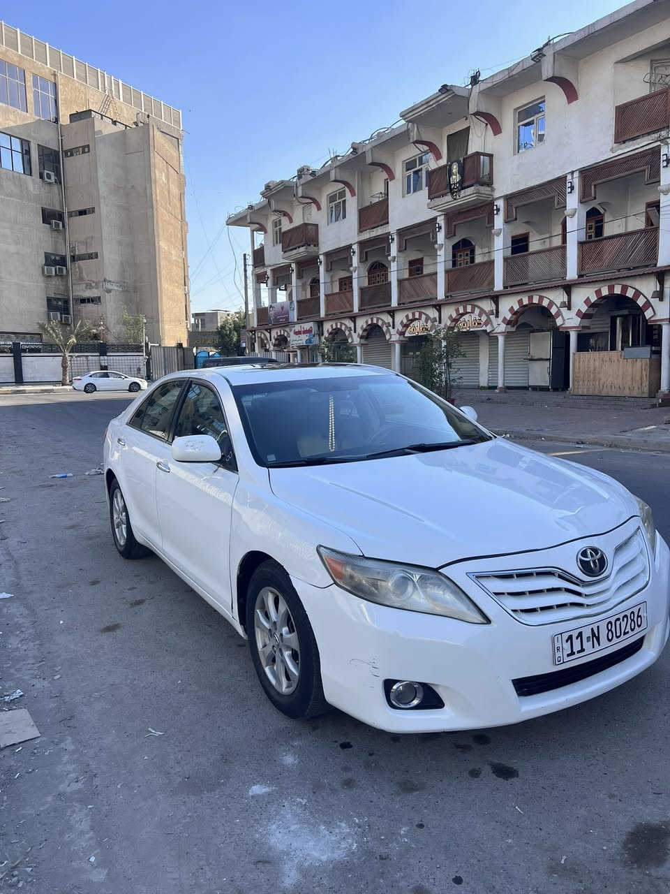 سلام عليكم سياره كامري موديل 2011 لون ابيض 6 سلندر سياره نضيفه مثل ما موضح بصوره رقم بغداد الدولي الجديد مكاني بغداد ***********
