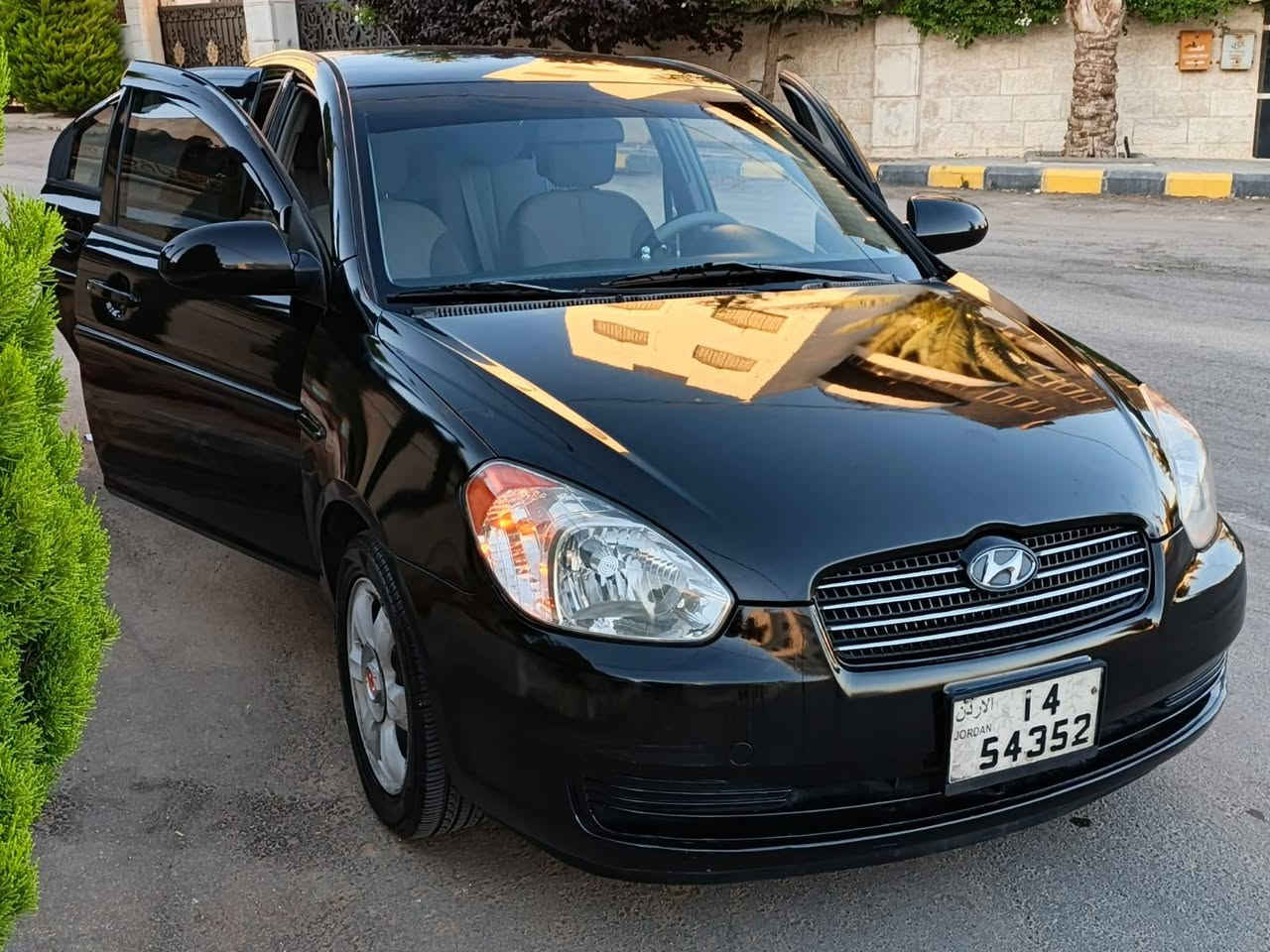 ما شاءالله تبارك الرحمن
هونداي اكسنت موديل 2006 اعلا صنف ماعدا الفتحه ماتوراصلي  1600 بحاله الوكاله تبارك الرحمن فحص كامل 7جيد ولا ملاحظات الفحص مرفق بصوره استخدام شخصي  ترخيص وتأمين سنه كامله 2027 ممشها قليل جدا 160 الف فقط

اتحدا بنظافتها وبموديلها ونظافتها ماشاء الله 

ادهانمميز جدا.ا نظيف بحاله ممتازه جدا  لون اسود غامق  ميتلك من اجمل الالوان عليها 
جنط الشركه وكوشوك بحاله جديد حال الوكاله جديد قبل 3اشهر 
صنوبرصات واكسات جديده وكاله وهيئه اماميه جديده  
ماتور 1600cc اصلي قوي واقتصادي جدا بالبنزين بتمشي داخلي 250 والخارجي فوق 270

قير اتوماتيك وكاله ولا غلطه مع نظام مانع انزلاق
غرفه الشركه لون سكني وفراني بحاله الوكاله ولا خدشه فيها اتحدا اذا فيها بنظافتها
بطاين الشركه ولا خدشه فيهم
مكيف حامي بارد ثلاجه💯 
ايرباق عدد 10
اكسورات خارجيه 
كب هولدر امامي وخلفي
موري كهرباء 
زجاج كهرباء كامل
مسجل الشركه اصلي مع سماعات الشركه صوت قوي 
  Radio  بلوتوث  usb
سنتر لوك اصلي 
بطاريه اجديده قبل شهر 
السياره كل كهربتها شغاله 100% 
اضويه اماميه كرسال اصلي مع اضاءه ليزر قويه  

معها ترخيص وتأمين سنه كامله 2027

عده الشركه كامله في صندوق سبير الشركه لسا بعدو ما نزل على ارض مع جك مع هوك اصلي من بلادها 

الي بدور على سياره نظيفه وممتازه وقويه وما بتحط عليها ولا دينار وتعال شوف بعينك تبارك الرحمن 

السياره بصلاه على النبي مو ناقصها ولا برغي صيانه دوريه ما فيها ولا طقه تعال اطلع فيها وسوقها وشوف بعينك السياره متعوب عليها بحق الله  ومحافظ عليها  صيانه كامل 

 الله يطرح البركه لصاحب النصيب والفحص مرفق بصور  

 السياره استعمالها قليل والله يبارك لصاحب النصيب

السعر على التلفون كاش فقط قابل لاتفاوض بعد المعاينه
العنوان. عمان 
ت 0785609443


**إذا كنت صاحب هذا الإعلان وتريد حذفه لأي سبب، رجاءا أرسل رسالة إلى الدعم الفني**