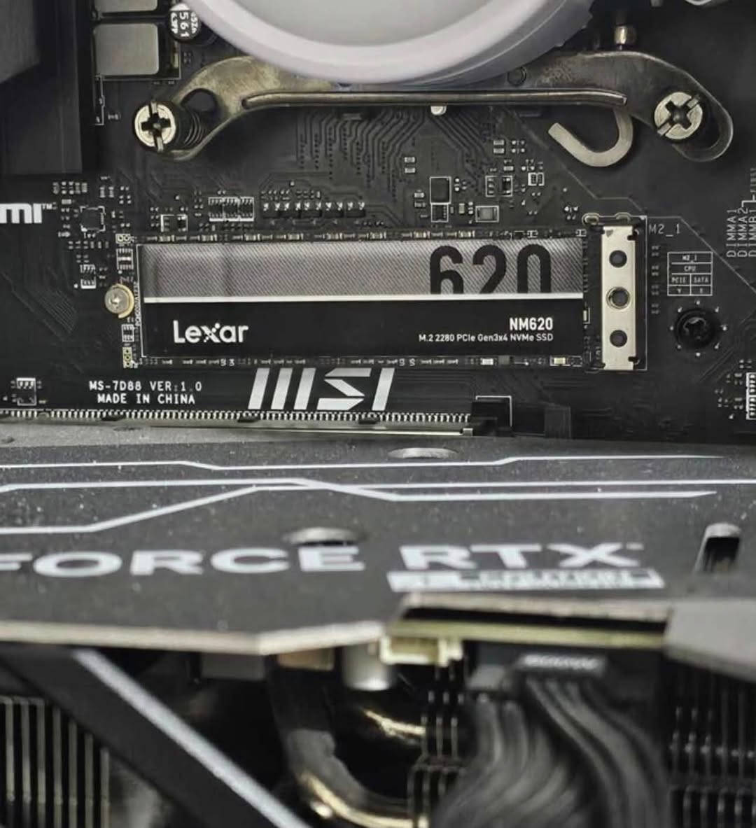 مرحبا شباب ، قطع PC للبيع استعمال قليل متوفر توصيل وضمان على كل قطعة بالإضافة إلى كراتين كم قطعة موجودة .

Samsung odyssey G7 32 QLED CURVED GAMING MONITOR 240 Hz 2K 1ms panel VA
السعر 425 الف .

Cooler Thermalright Frozen Warframe 360 ARGB 
يدعم :

AMD AM4 AM5 و intel LGA115x LGA1200 LGA1700 LGA1851 
السعر 130 الف .

Case Dark Flash DY451 Black RGB  

الكيس استعمال قليل ونظافة 100‎%‎ السعر 140 الف .

SSD NVME M.2 Lexar 1TB Gen3 3500 Health 99% with windows 11 Pro Active 

سعر الهارد 150 الف يحتوي على نظام ويندوز 11 برو اصلي ضمان مدى الحياة .

SSD NVME M.2 SAMSUNG 980Pro Gen4 7000MB/s

السعر 200 الف 

يو بي اس
UPS 1500 STAR POWER
ECO UPS OFFLINE
1500VA/24V 
السعر 75 الف جديد .


**إذا كنت صاحب هذا الإعلان وتريد حذفه لأي سبب، رجاءا أرسل رسالة إلى الدعم الفني**