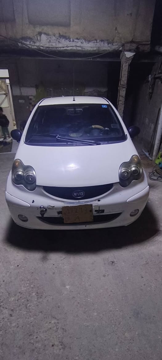 السلام عليكم 
سياره pyd 
موديل 2013 
رقم كربلاء
 سياره جديده مال بيت  كل نقص مابيه بصمه 
بيع او مراوس حسب القناعه 
للستفسار اتصل ***********
