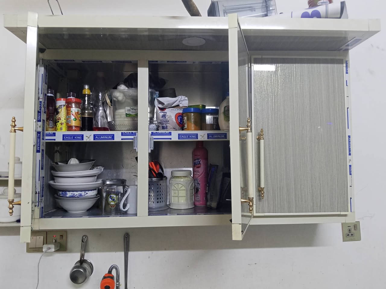 كاونتر متر وعشرين تزكام نظيف وجديد سعر 180 عنوان رائاسة العبيدي شاع عشرين ***********
