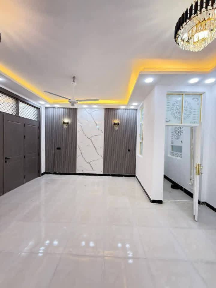 مساحه 150 بلاش 57 وبي مجال
***********
✅ مشمول بقرار التطويب بيت بناه طابوك صب كونريت بناه جناي 

موقع /نجف 🏡
مقابيل قريت الغدير 

البناء 🏡 
غرفه 2 /صاله/مطبخ /  صحيات/داخل وخارج /وستقبال 
بناء مرتب/ اساس + سقف كونكريت + طابوك

***********واتساب وتصال 

ألخدمات 🏡 
ماء/كهرباء/مدارس/سوق/تبليط/لحد الباب
