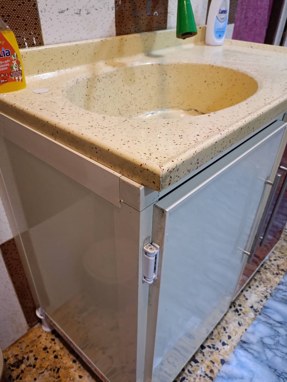 سنك للبيع السعر 100 العنوان شط العرب ***********
