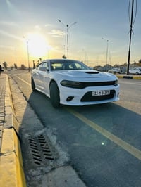 جارجر ارتي 5700 ابيض سنويه بسمي سياره جاهزه بدون نقص موديل 15الضرر قطع...