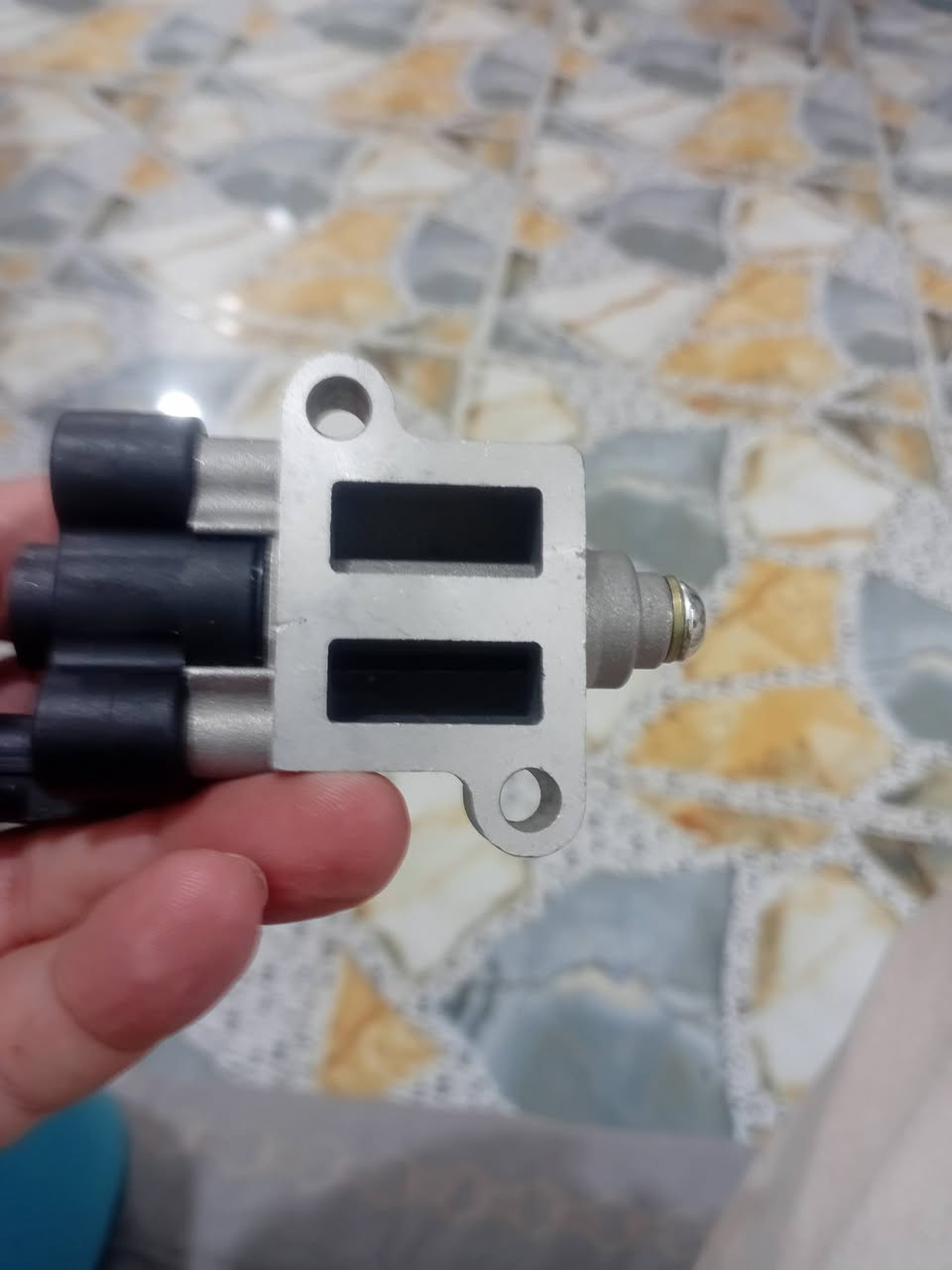 السلام عليكم غراض أكسنت الشكل القديم اي سي ممستعمل للاتصال ***********  بوب الشام
