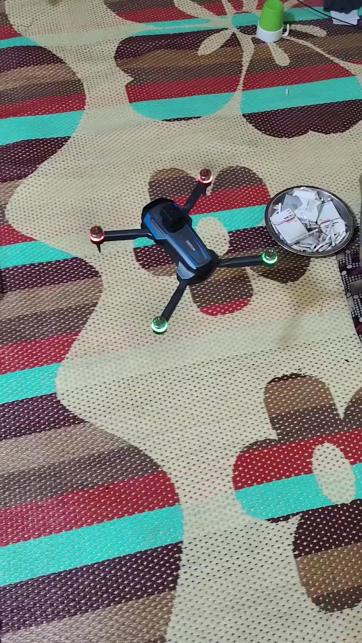 درون L5 max gbs ثبات فول كامره HD
بطاريتين قدرة الواحدة 25 دقيقه تصوير
موصفات عالميه   السعر 200  الف وبيها مجال بسيط 
مكاني حله
للاستفسار اكثر ***********
